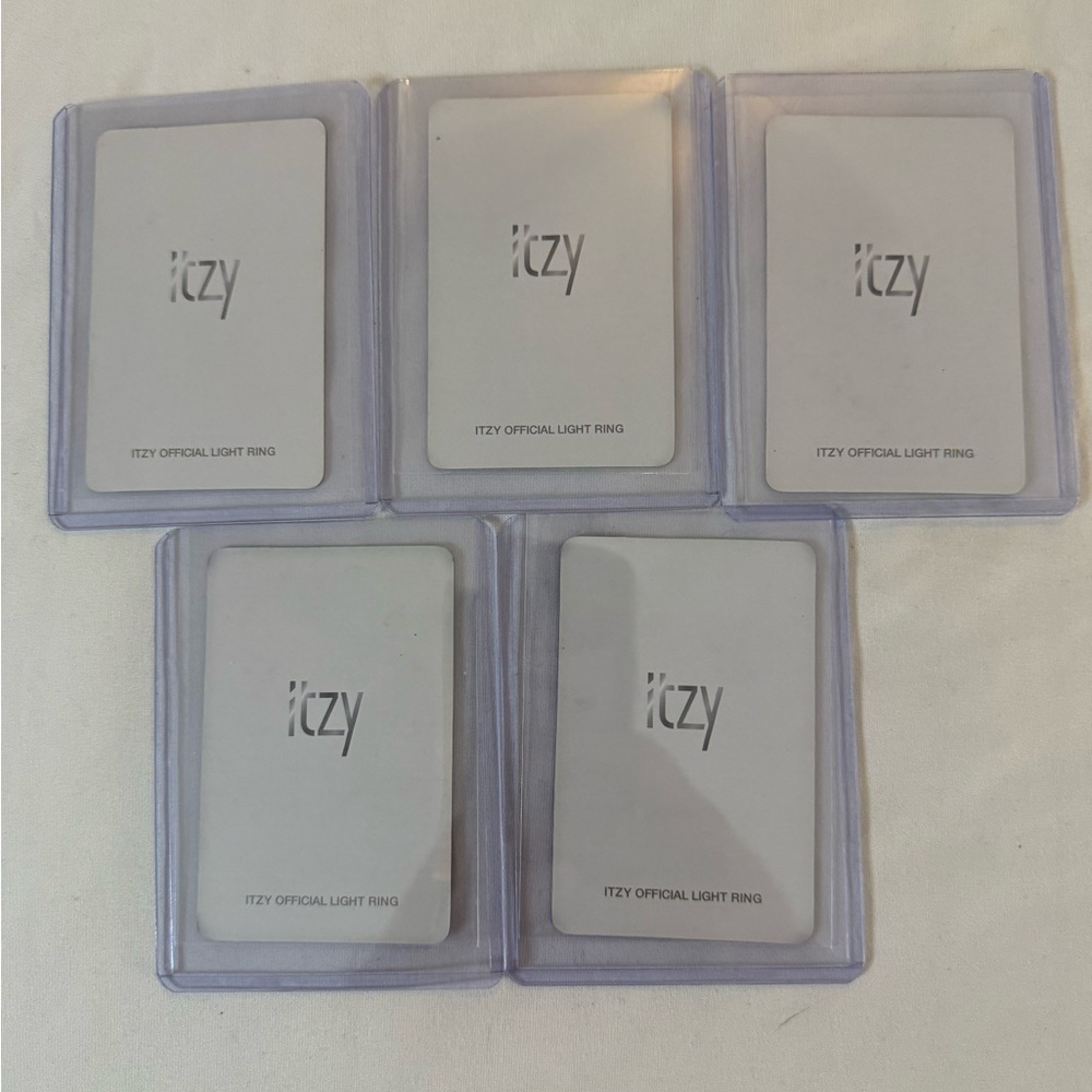 Itzy Official Light Ring Photocard Set of 5 K-Pop Collectibles Black White